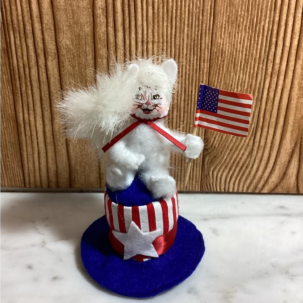 Annalee Patriotic Cat Figurine with American Flag